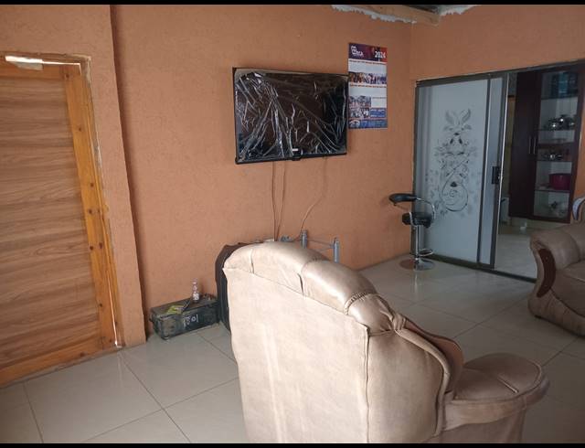 4 BEDROOM HOUSE FOR SALE IN LAKESIDE